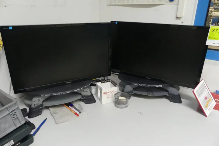 2x ASUS LCD Monitor